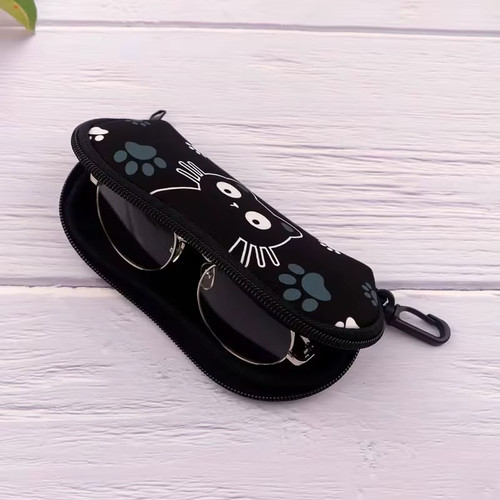 Black white cats zip close - &,